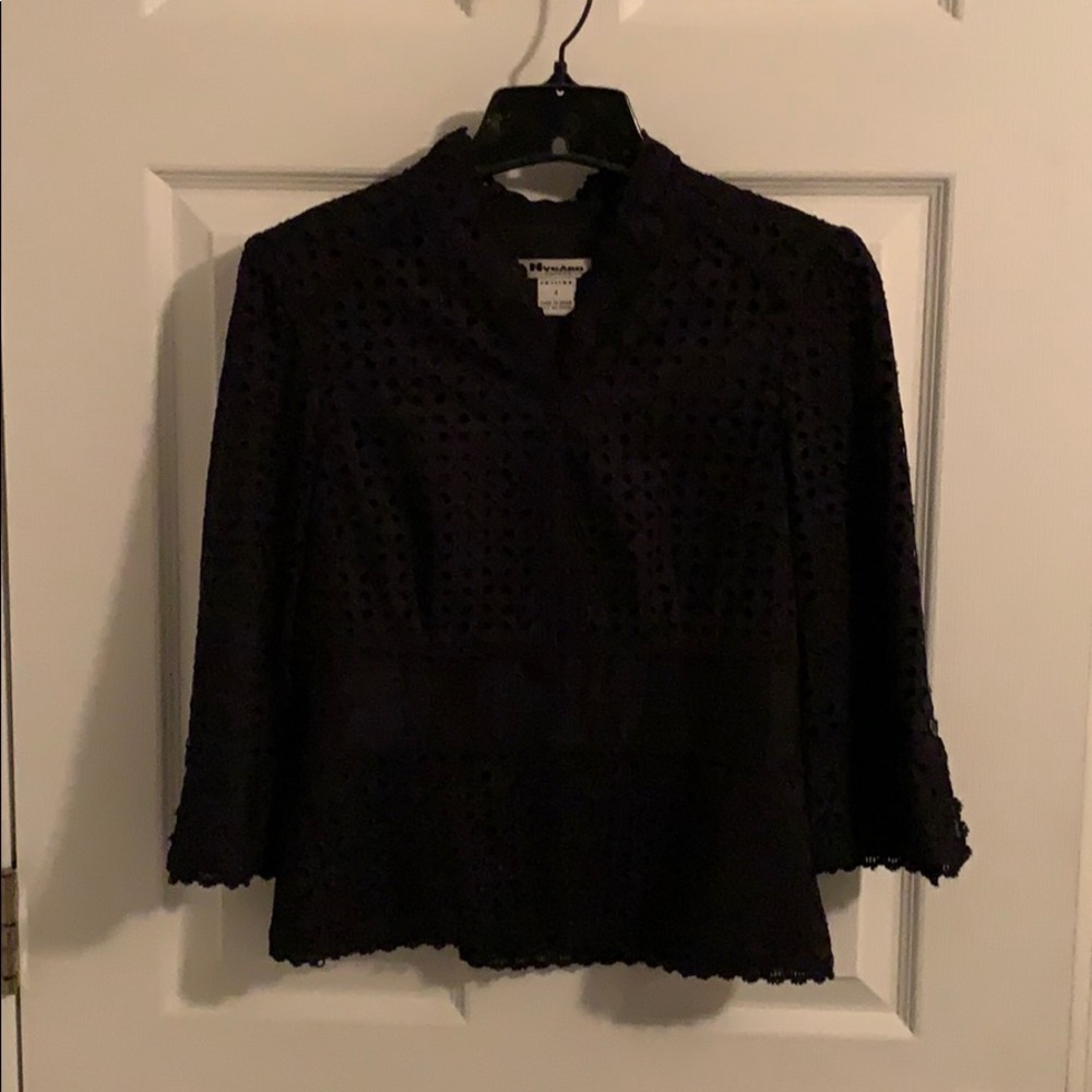 Beautiful navy Nygård button down blouse.